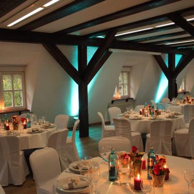 dezentes Uplighting zur Hochzeit